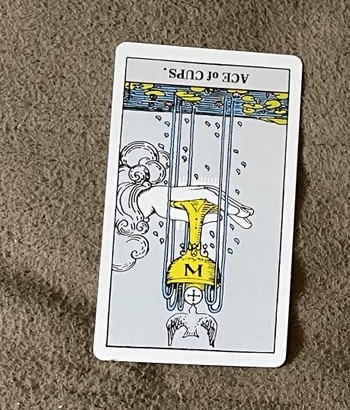 ③ カップのエース｜Ace of Cups｜逆位置